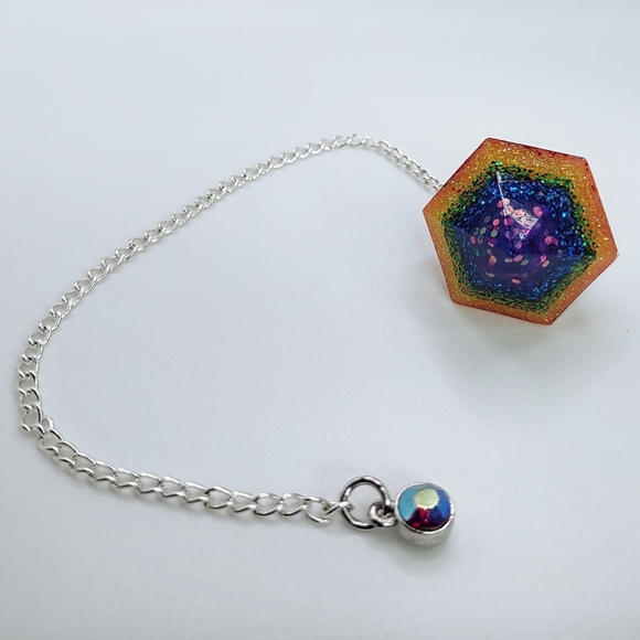Rainbow sparkled handcrafted resin dowsing pendulum silver tone chain - Picture 3 of 12